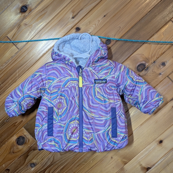 Patagonia Reversible Purple and Patterned Jacket Size 3-6 Months - Picture 2 of 8